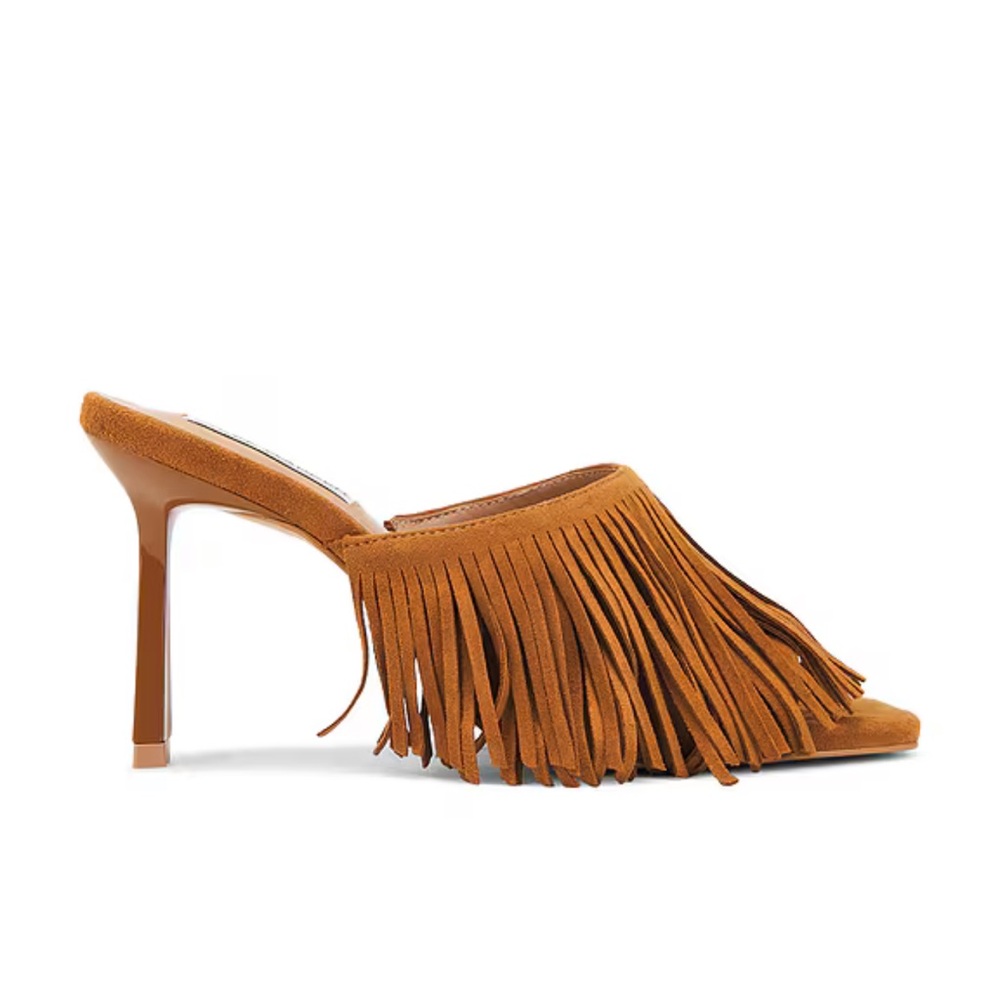 STEVE MADDEN REVOLVE NWB
Morina Sandals in Cognac Suede Fringe